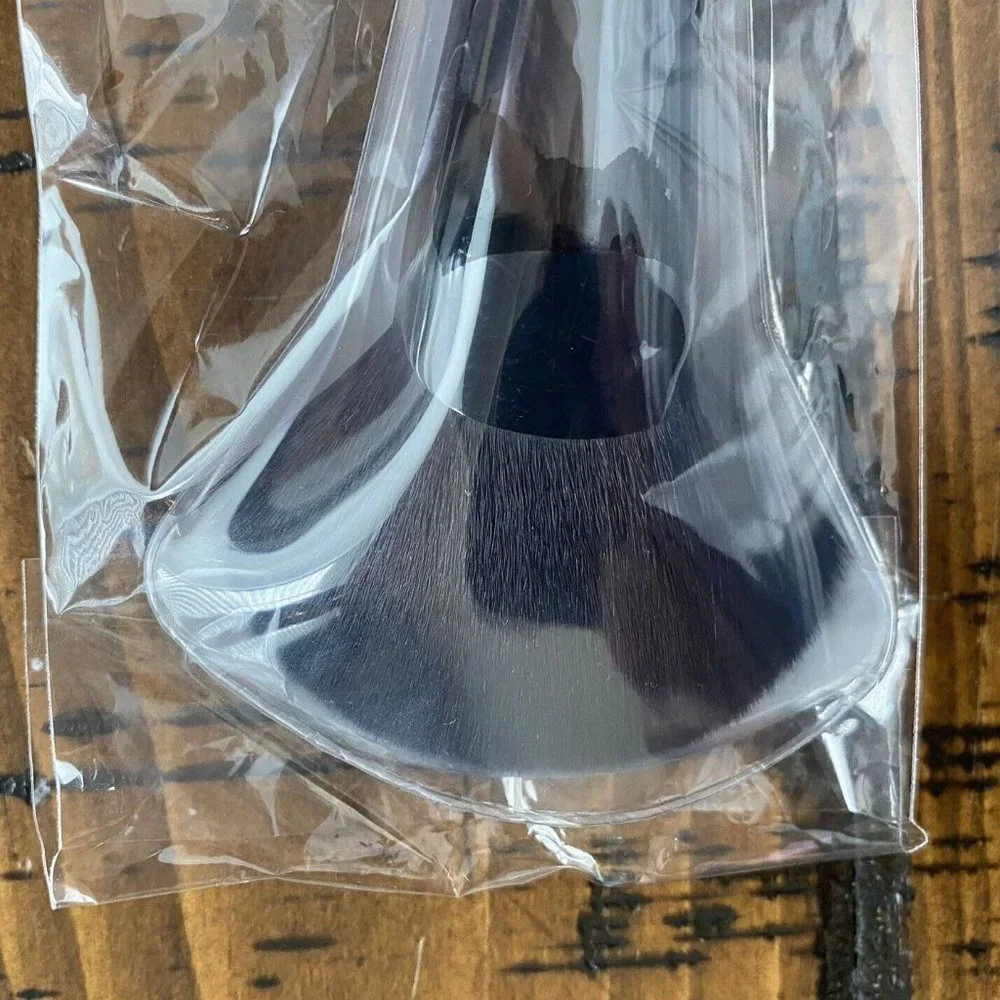 BOBBI BROWN Summer Glow Precise Blending Highlight Brush Highlighting/Contouring